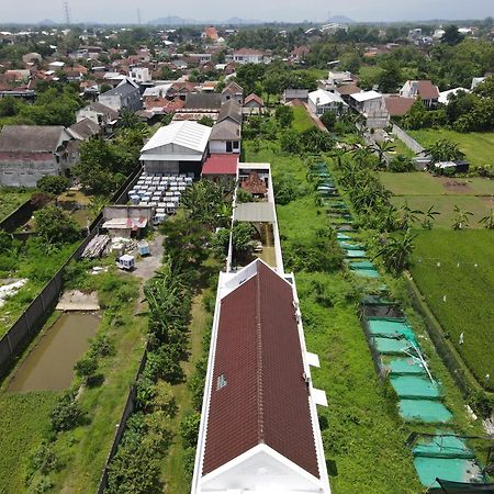 Villa Rumah Putih Jogja Джокякарта Екстериор снимка