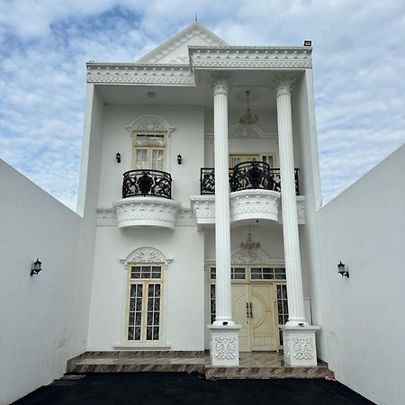 Villa Rumah Putih Jogja Джокякарта Екстериор снимка