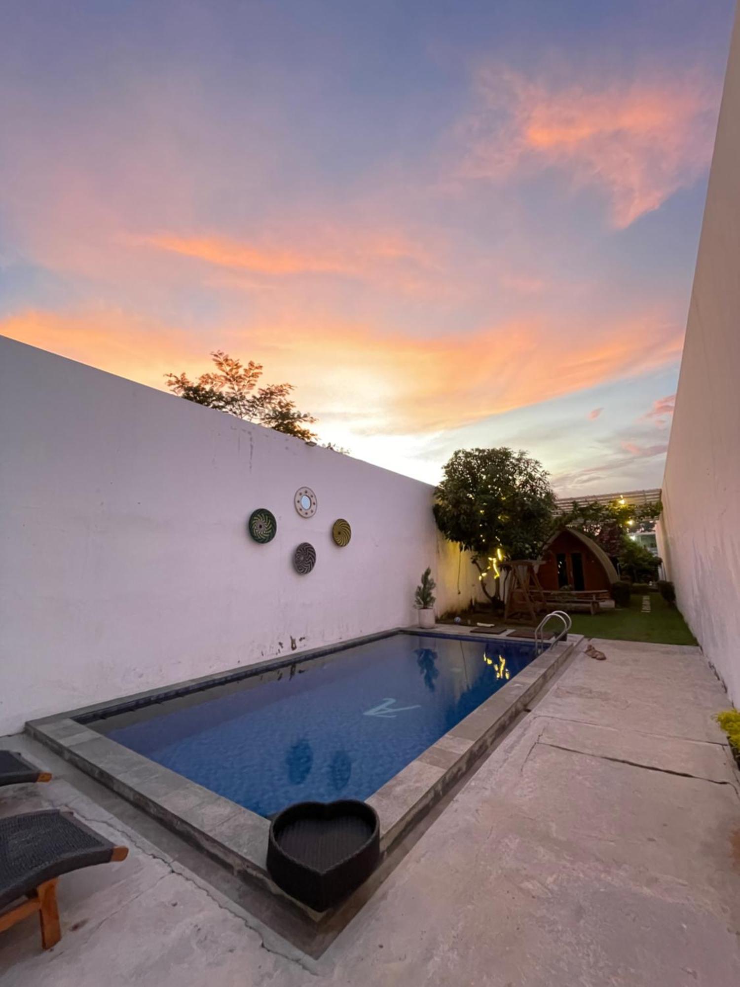 Villa Rumah Putih Jogja Джокякарта Екстериор снимка