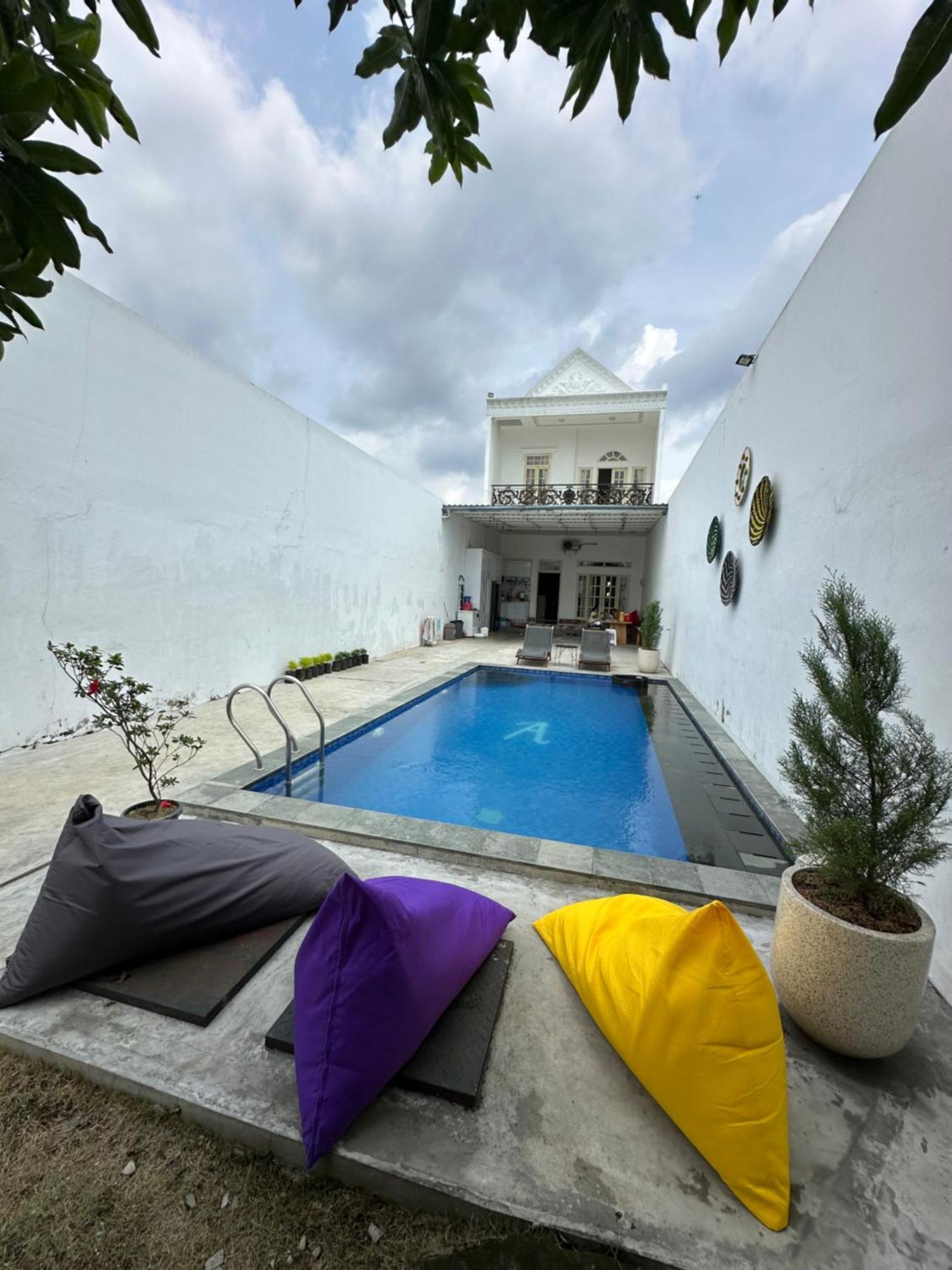 Villa Rumah Putih Jogja Джокякарта Екстериор снимка