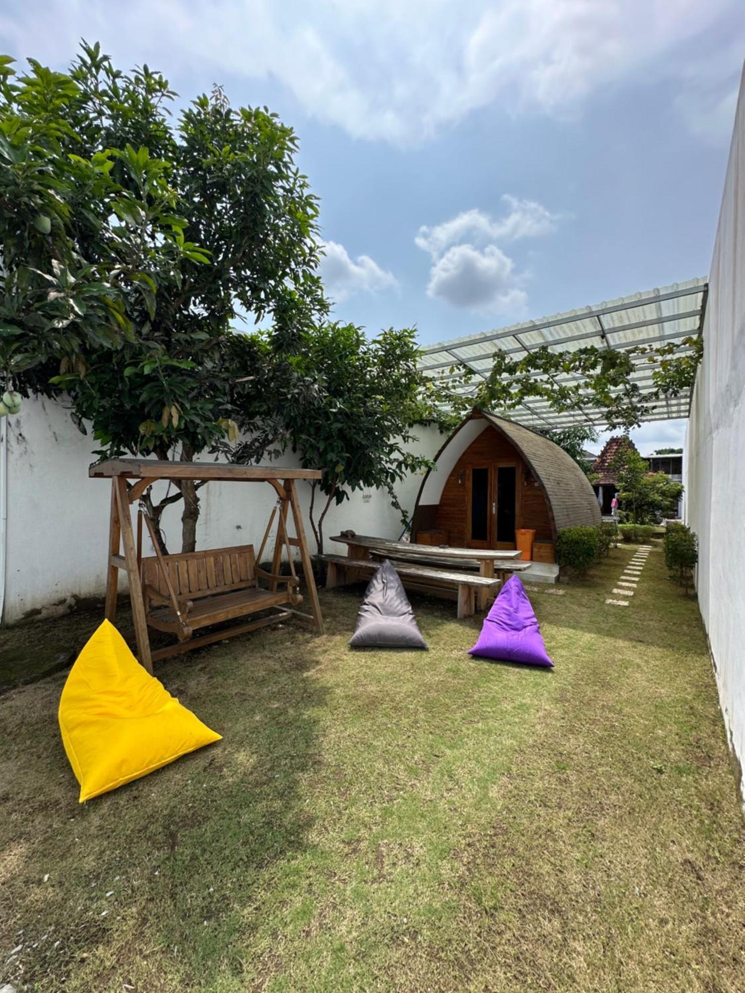 Villa Rumah Putih Jogja Джокякарта Екстериор снимка