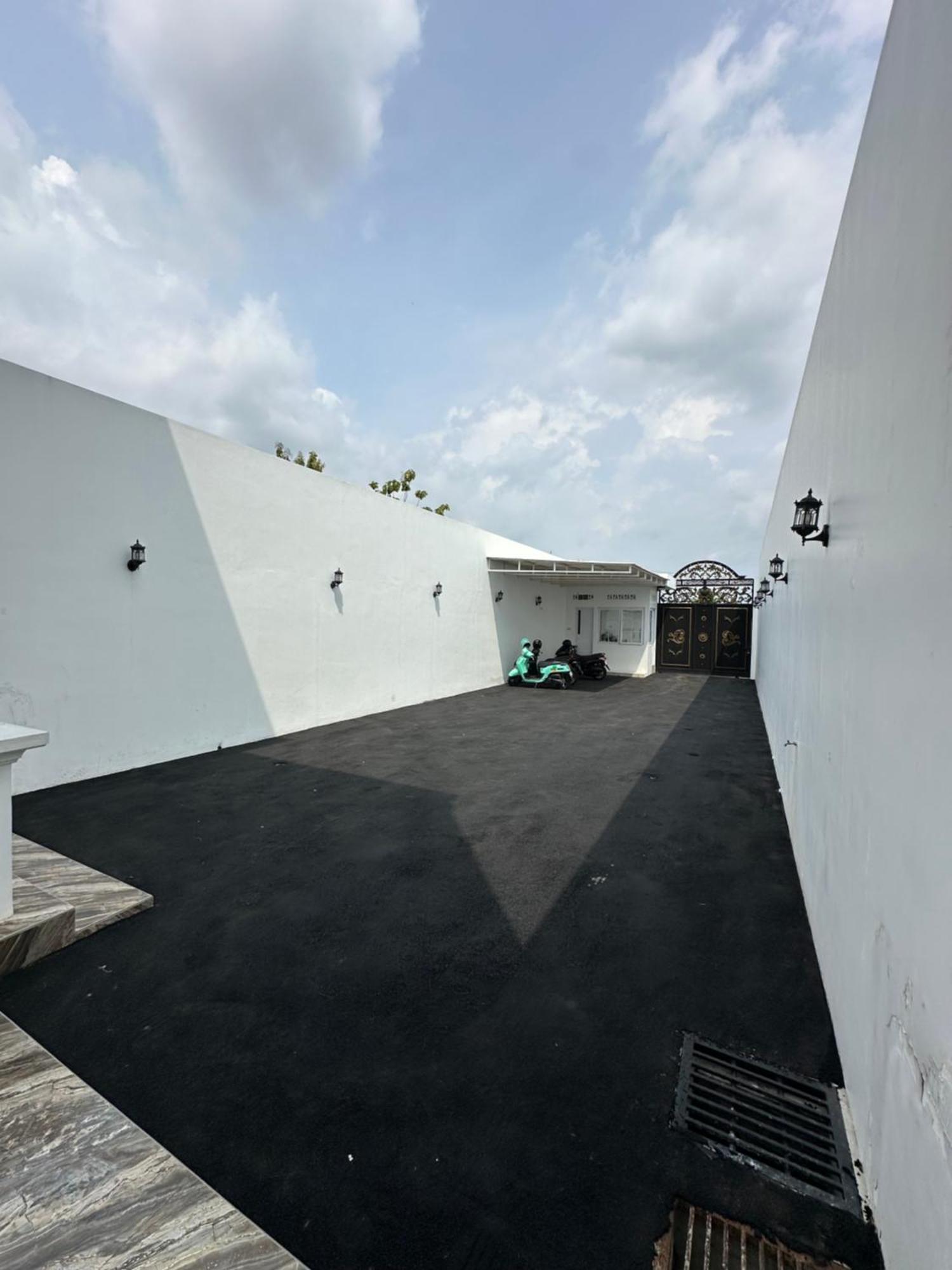 Villa Rumah Putih Jogja Джокякарта Екстериор снимка
