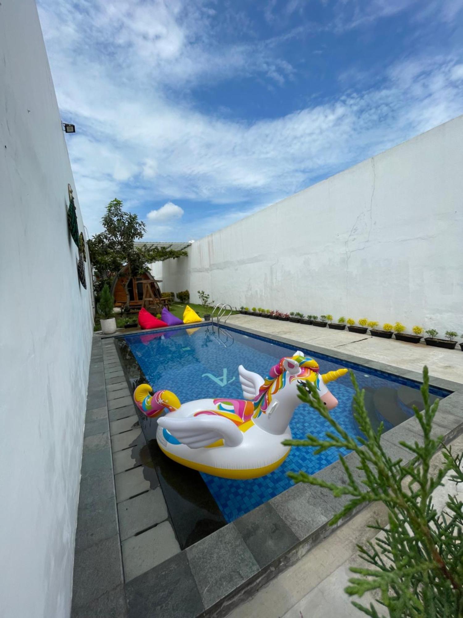 Villa Rumah Putih Jogja Джокякарта Екстериор снимка